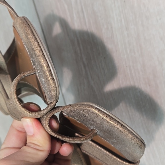 Donald J. Pliner Women's Bronze Gold Heeled Sandals Loop Toe Shoes Sz 7.5M - Picture 6 of 12